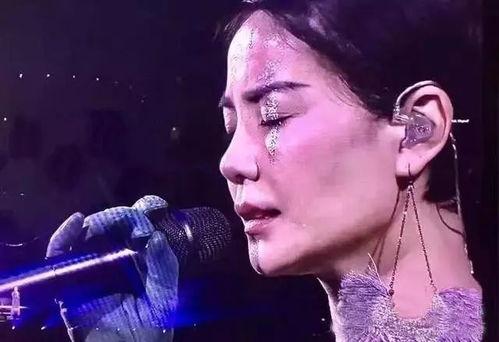 欧美巨星带耳机唱歌视频,音乐魅力瞬间绽放