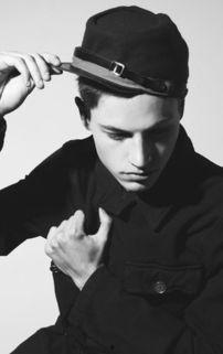 欧美帅哥看手机视频,魅力四溢的视觉盛宴